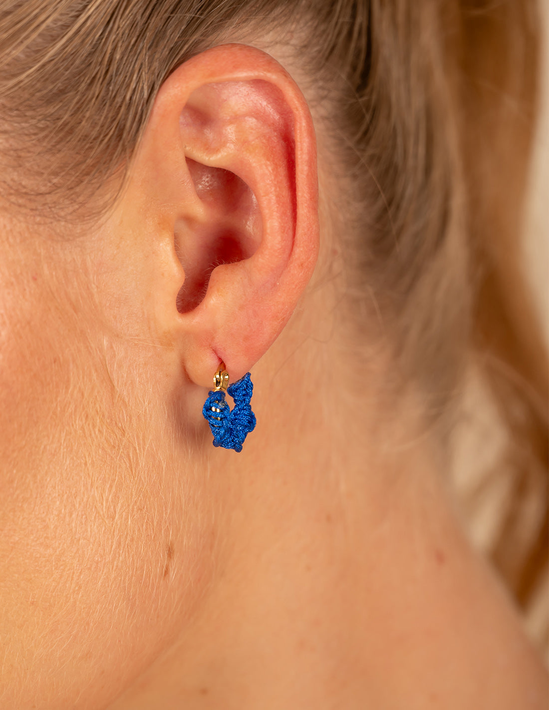 Melody Earring Blue King. Hand-Dyed Earring With Hand Woven Macramé In Blue King. Entreaguas