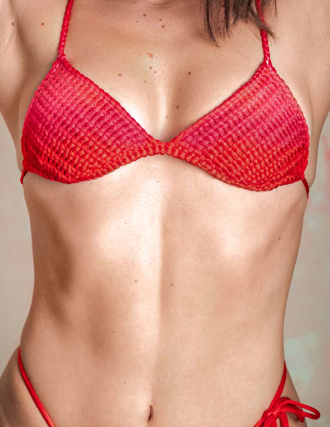 Chiflarte Top Red. Hand-Dyed Bikini Top With Hand Woven Macramé In Red. Entreaguas