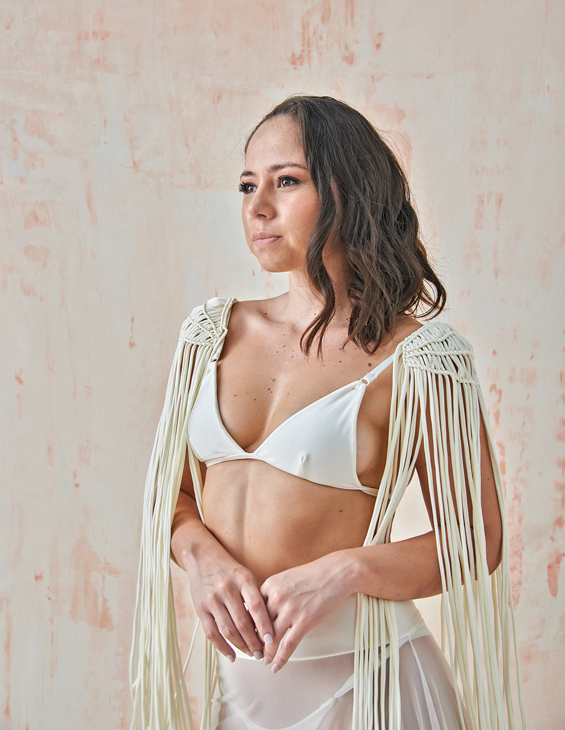 Flow Shoulder Pads Ivory. Shoulder Pads With Hand Woven Macramé In Ivory. Entreaguas