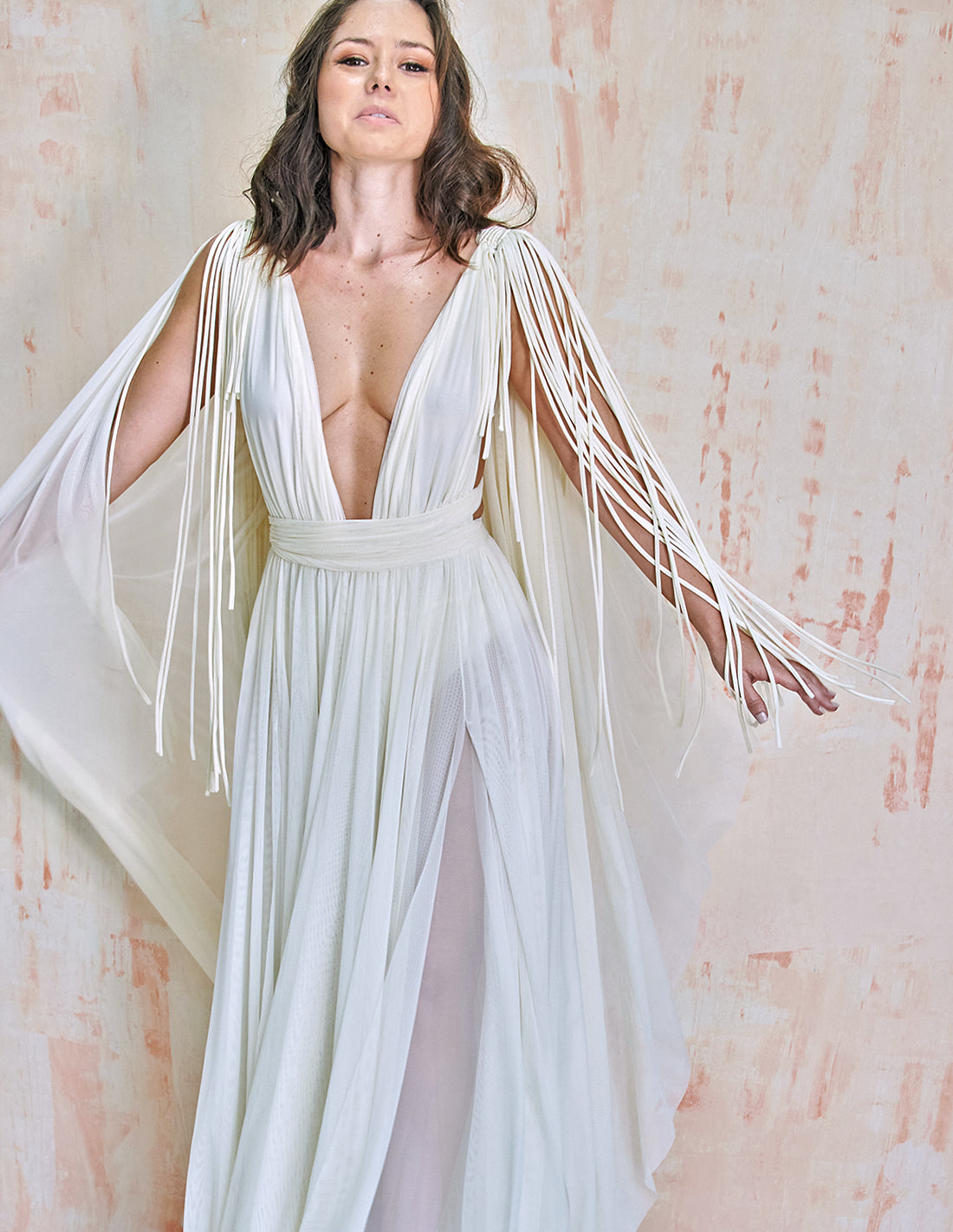 Sublime Cape Ivory. Cape With Hand Woven Macramé In Ivory. Entreaguas