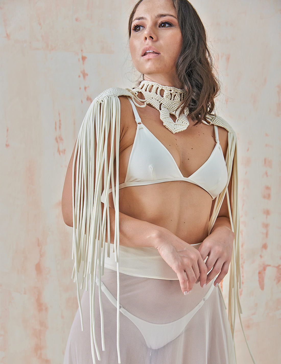 Warrior Neck Ivory. Neck With Hand Woven Macramé In Ivory. Entreaguas