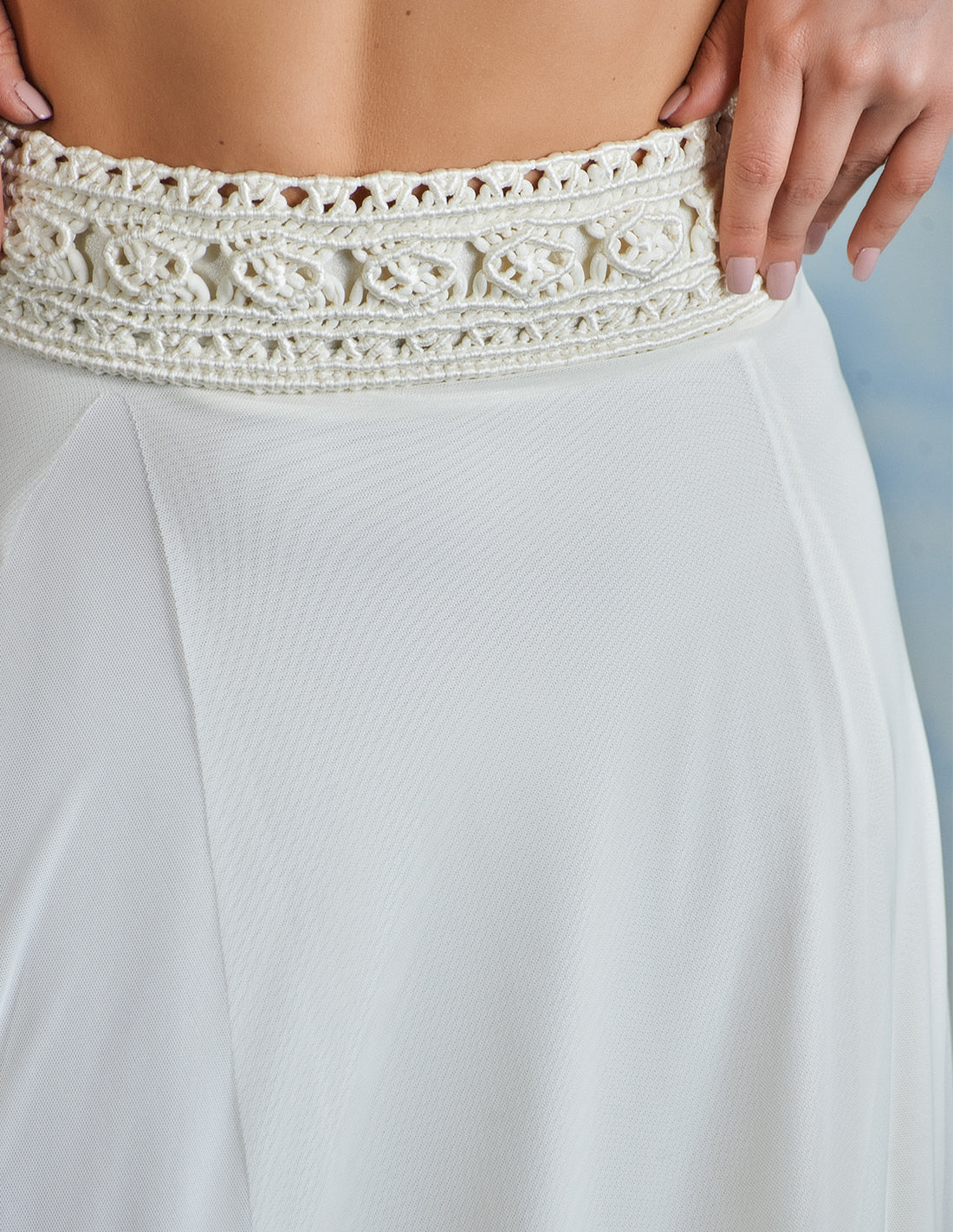Crown Skirt Ivory. Beach Skirt With Hand Woven Macramé In Ivory. Entreaguas