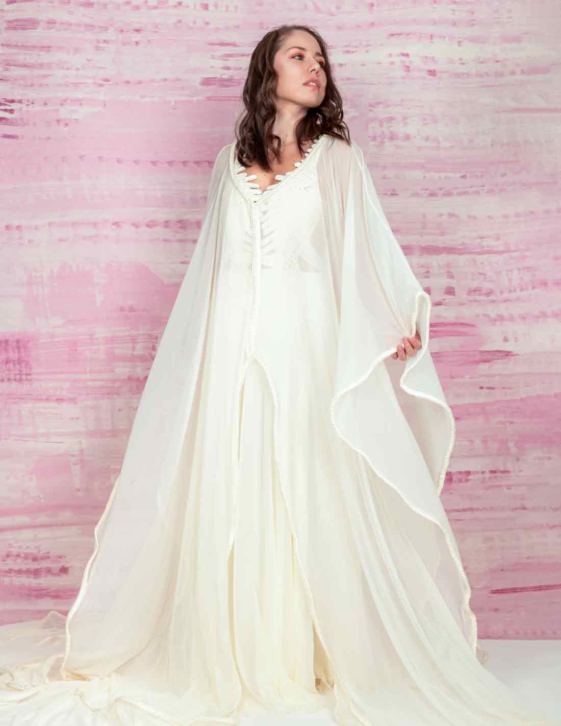 Festival Cape Ivory. Cape With Hand Woven Macramé In Ivory. Entreaguas