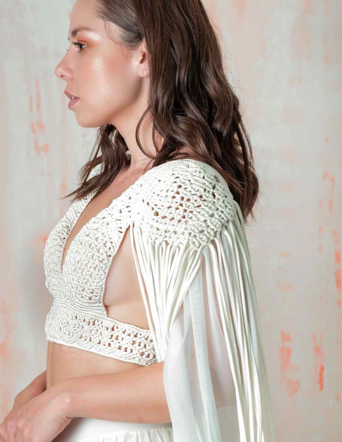 Pluie Shoulder Pads Ivory. Shoulder Pads With Hand Woven Macramé In Ivory. Entreaguas