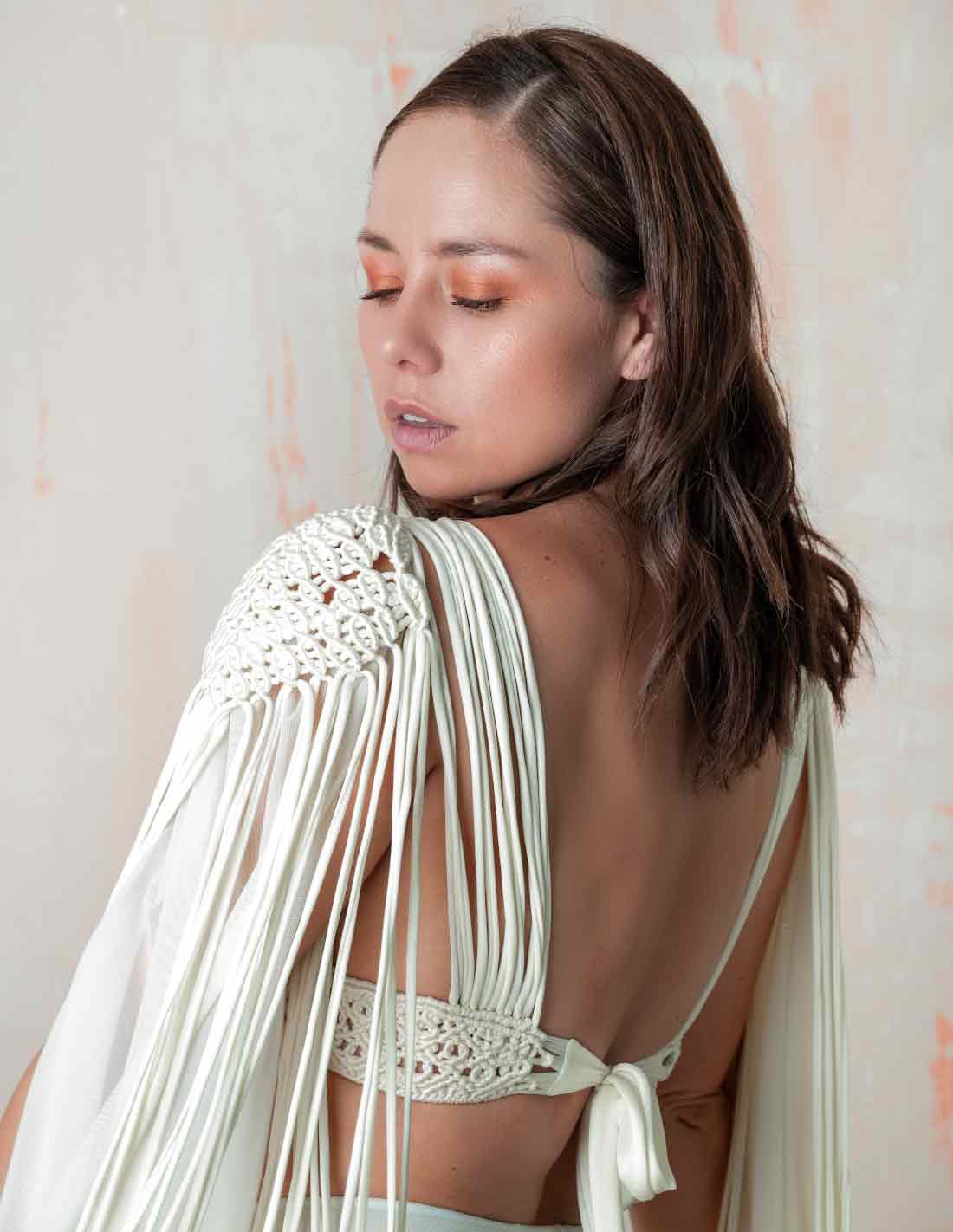 Pluie Shoulder Pads Ivory. Shoulder Pads With Hand Woven Macramé In Ivory. Entreaguas