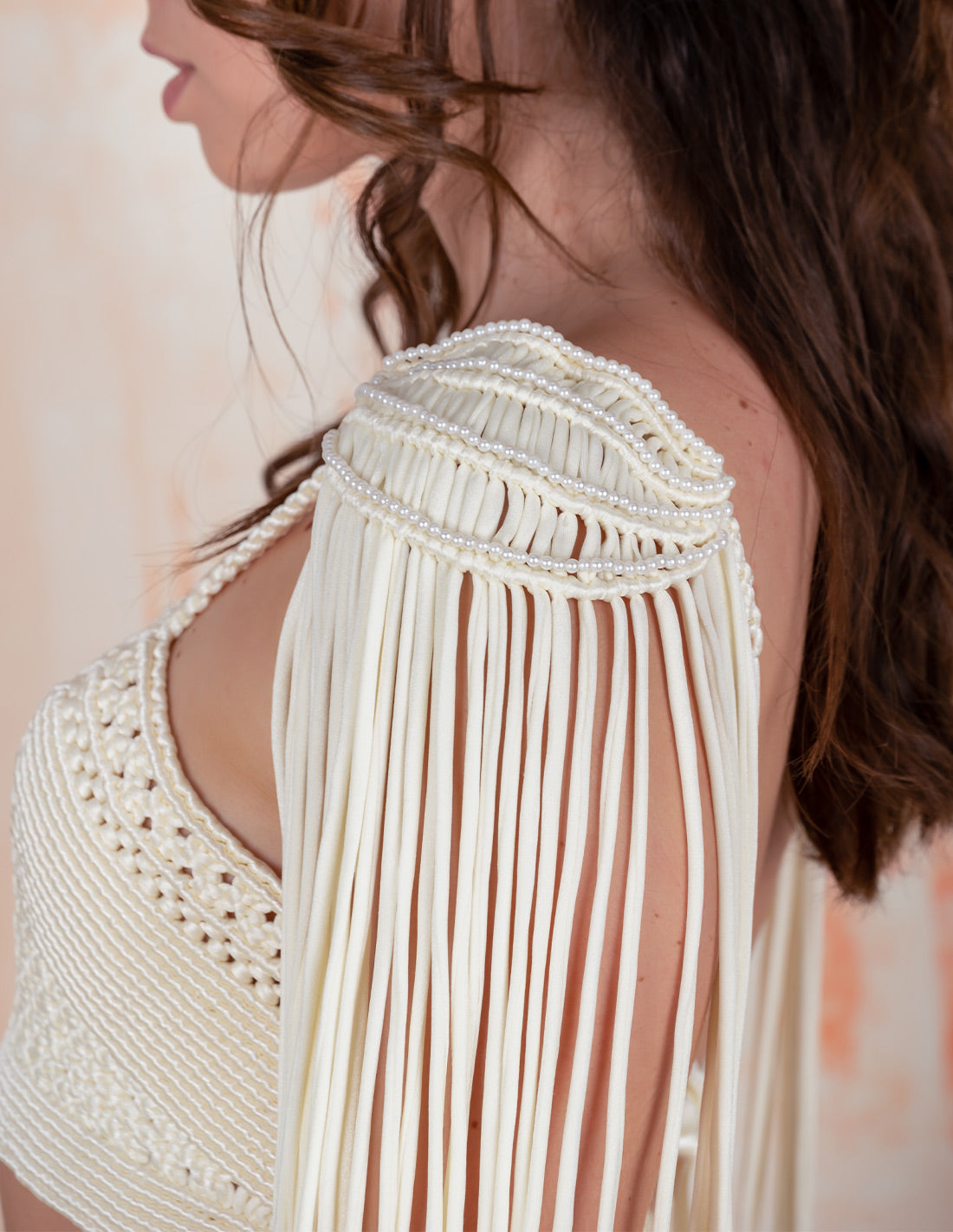 Flow Gloss Shoulder Pads Ivory. Shoulder Pads With Hand Woven Macramé In Ivory. Entreaguas