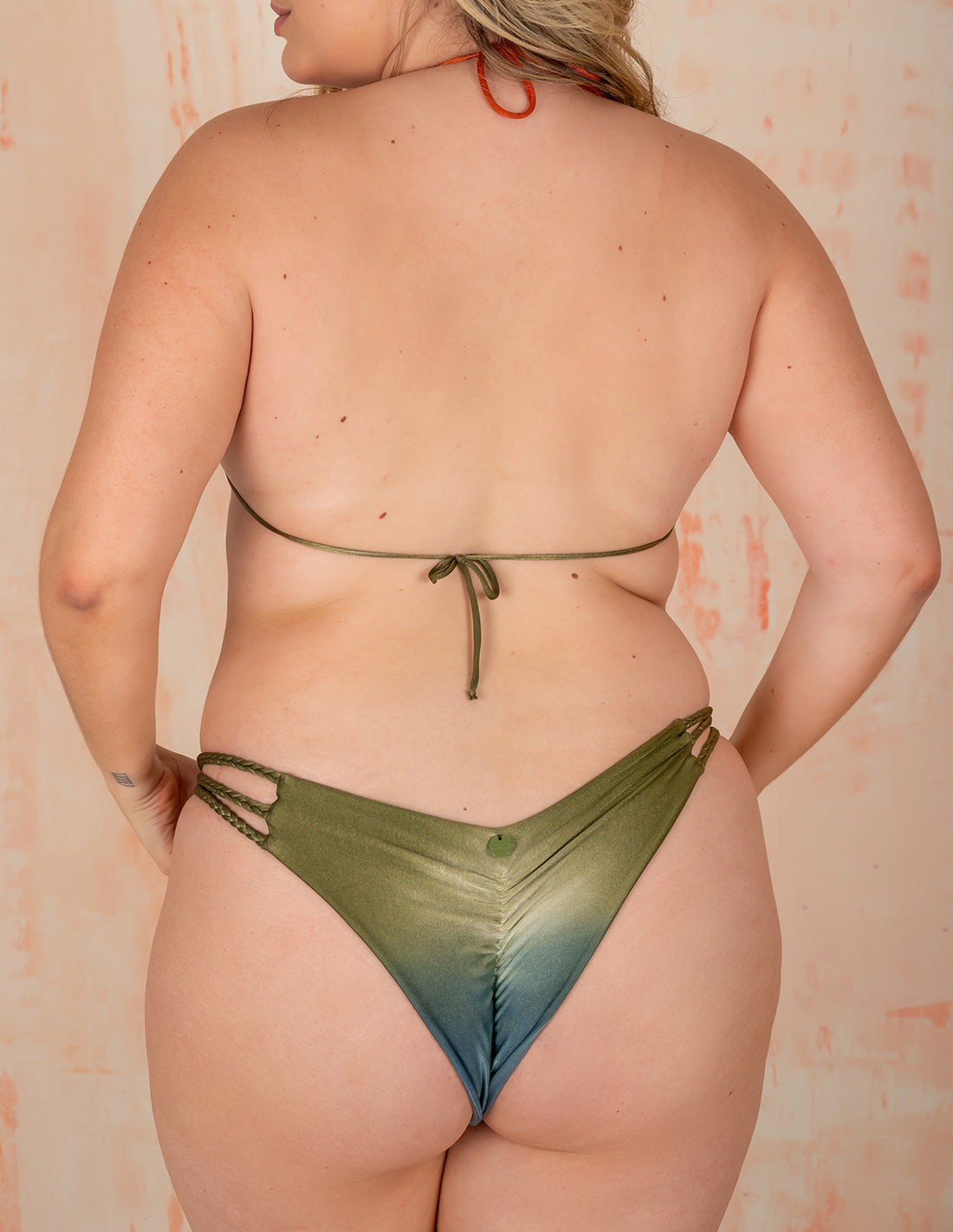 Jungle Bottom Dark Green + Pistacho. Hand-Dyed Bikini Bottom With Hand Woven Macramé In Dark Green + Pistacho. Entreaguas