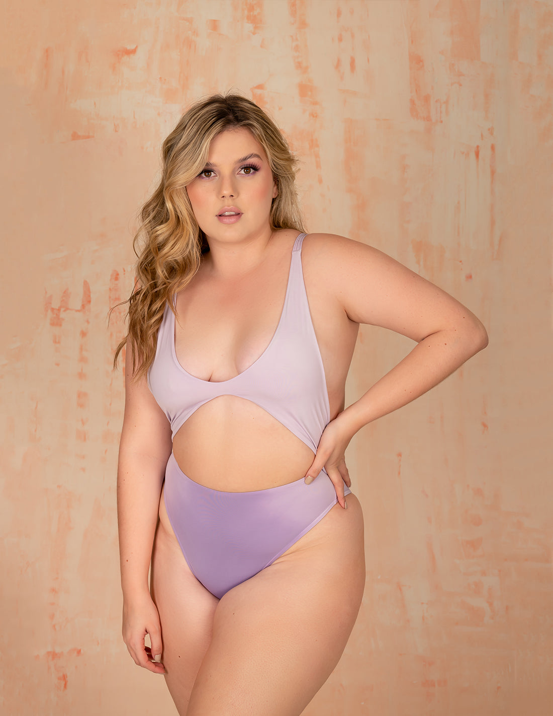 Mirror One Piece Mind Purple. Hand-Dyed One Piece Swimsuit With Hand Woven Macramé In Mind Purple. Entreaguas