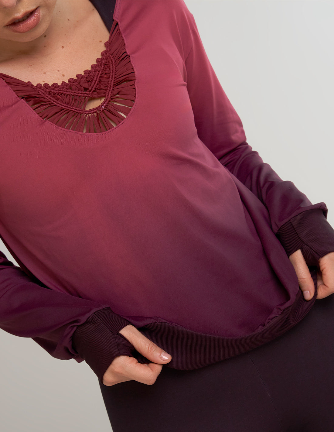 Senses Blouse Faded Purple. Hand-Dyed Blouse With Hand Woven Macramé In Faded Purple. Entreaguas