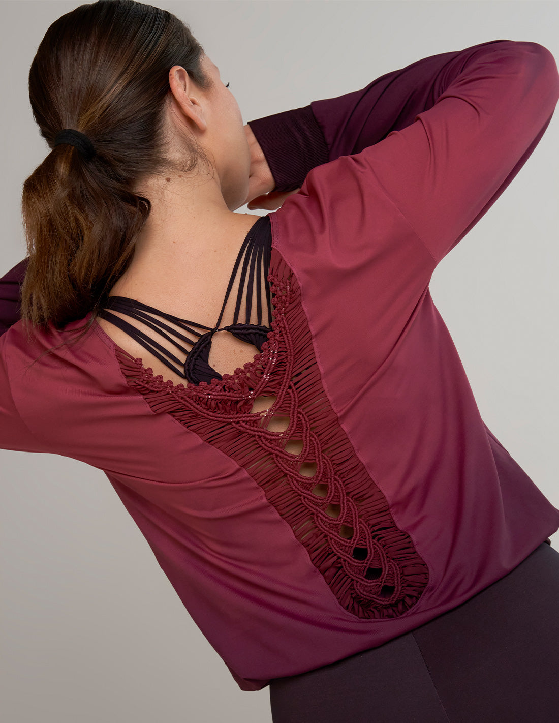 Senses Blouse Faded Purple. Hand-Dyed Blouse With Hand Woven Macramé In Faded Purple. Entreaguas