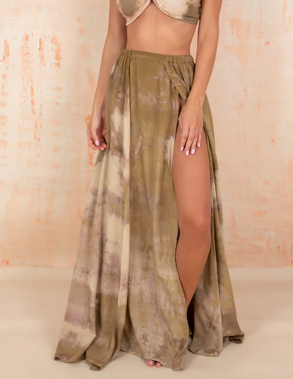 Windy Skirt Spotted Army Green. Hand-Dyed Beach Skirt In Spotted Army Green. Entreaguas